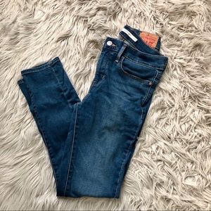 Levi’s Skimming Skinny Jeans